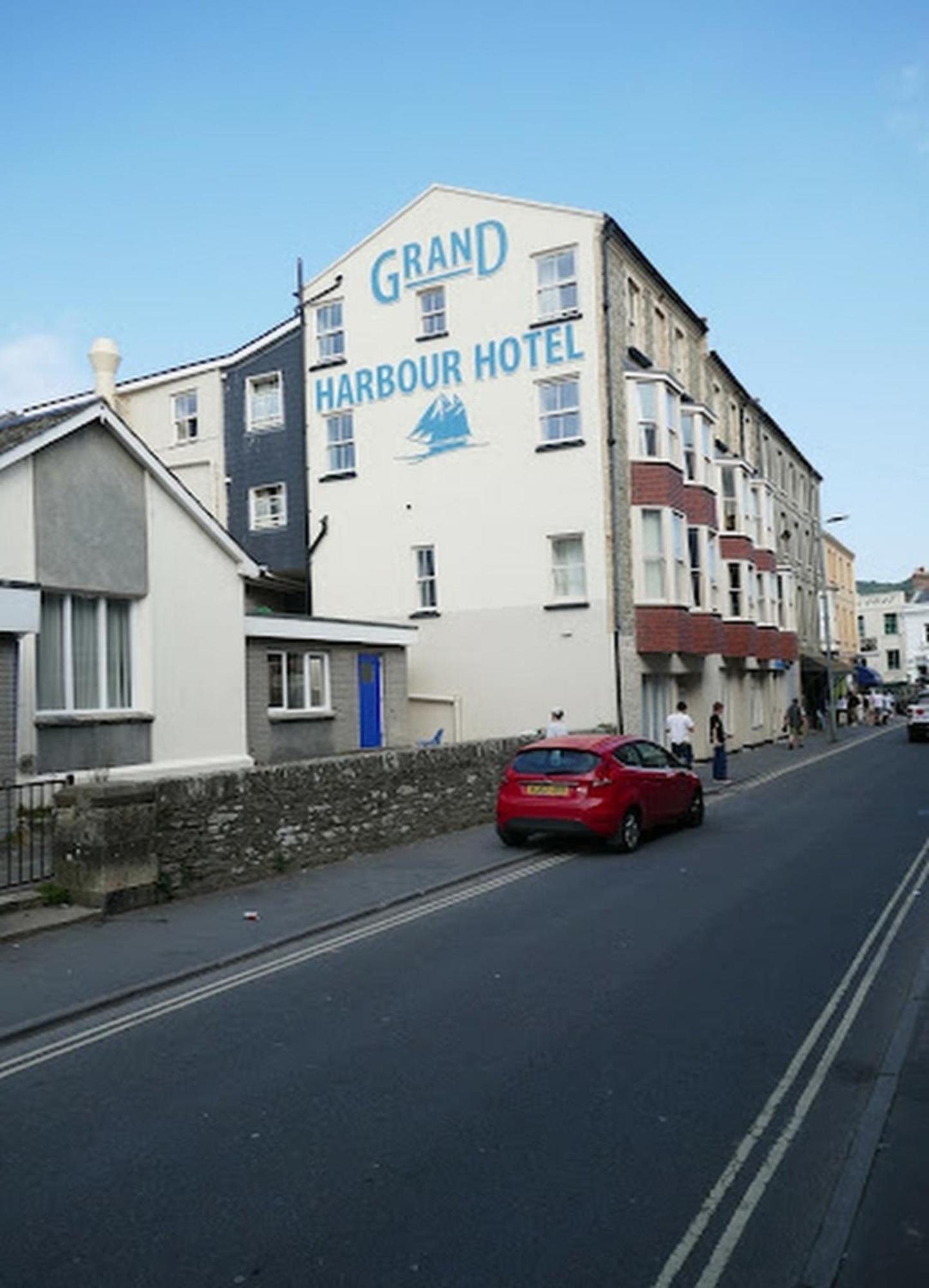 The Grand Harbour Hotel 일프러컴 외부 사진