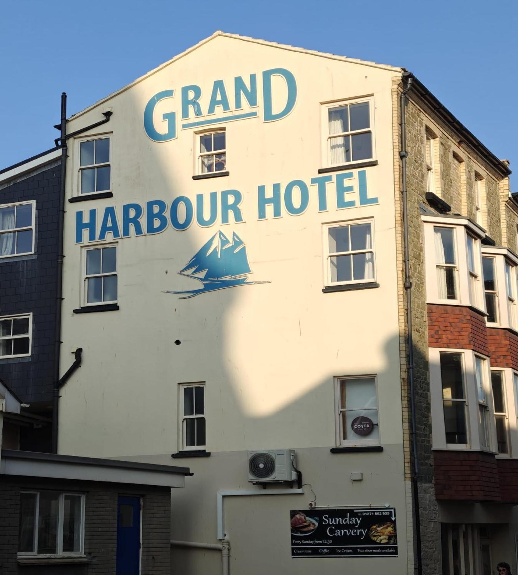 The Grand Harbour Hotel 일프러컴 외부 사진